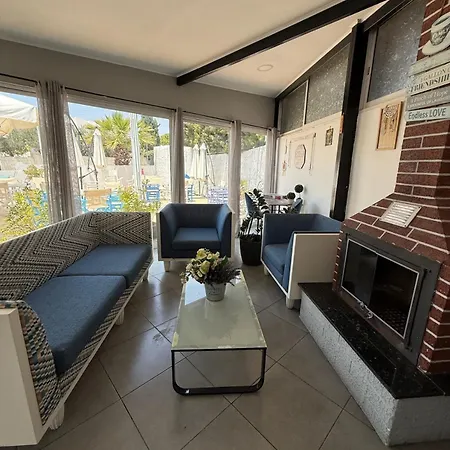 Private 1br Hideaway W Double Bed 105 3* Πάφος